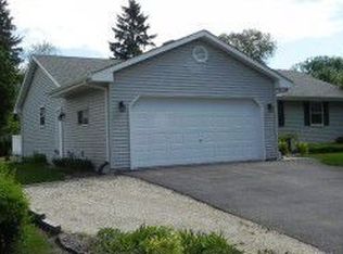 1322 Commonwealth Dr, Fort Atkinson, WI 53538