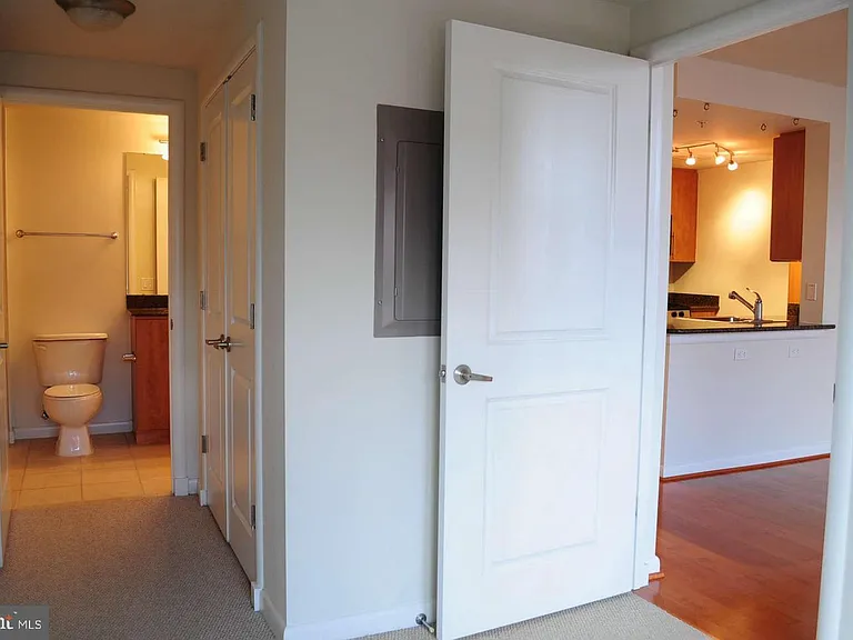 1021 N Garfield St #625 — Photo 4