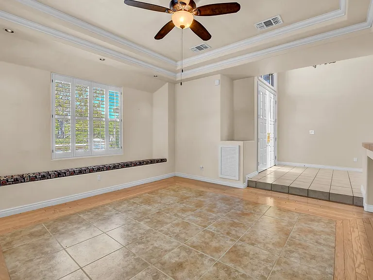 9101 Crystal Lake Ct — Photo 14