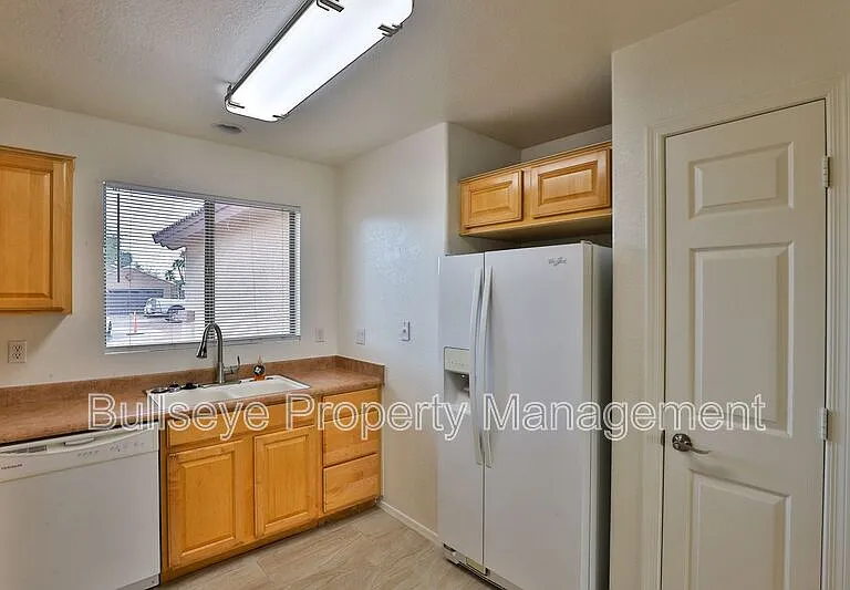 1697 N La Fresa Dr — Photo 6