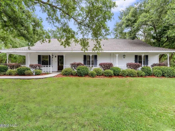 719 Zimmerman Ln, Waveland, MS 39576