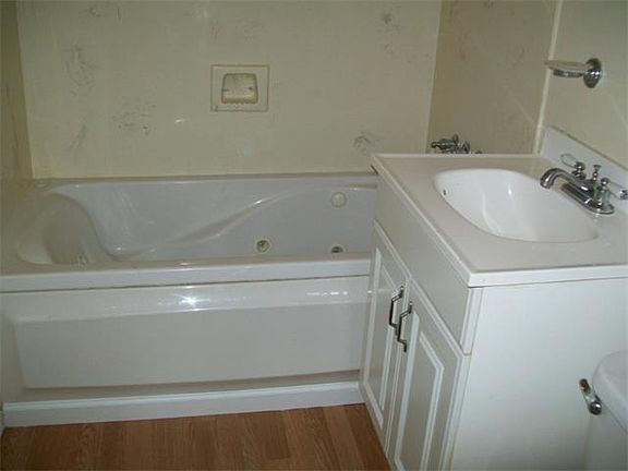 4th image of 615 Keller Ave