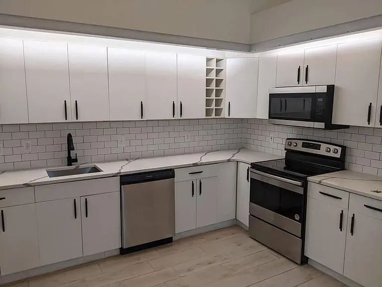 4313 Main St — Photo 2