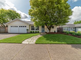 3052 Kentwood Dr, Eugene, OR 97401