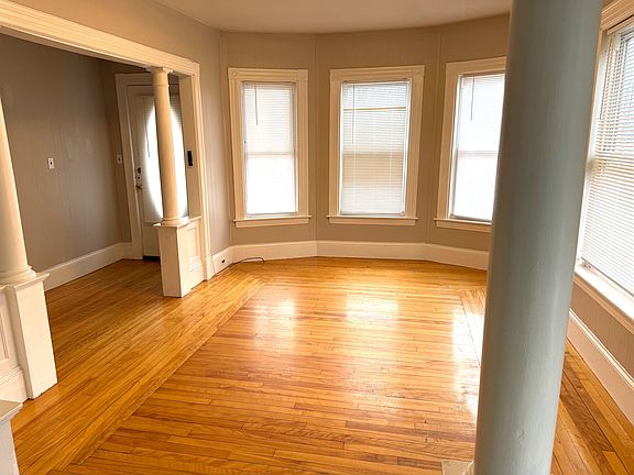 4th image of 398 Notre Dame Ave APT 1