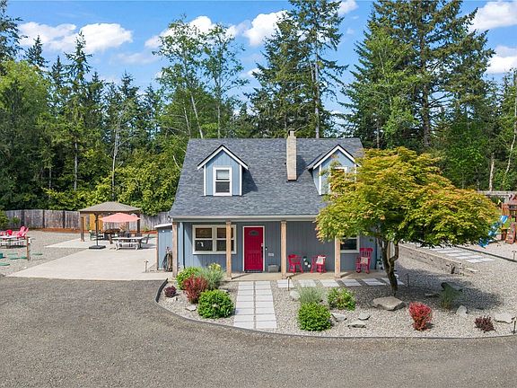 2nd image of 270 SE Noble Glen Drive