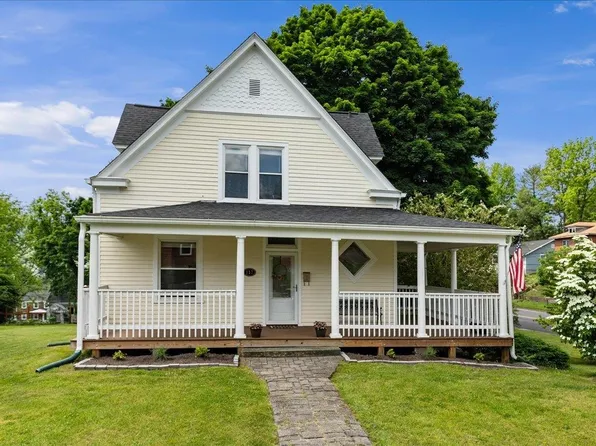 137 7th St NW, Pulaski, VA 24301