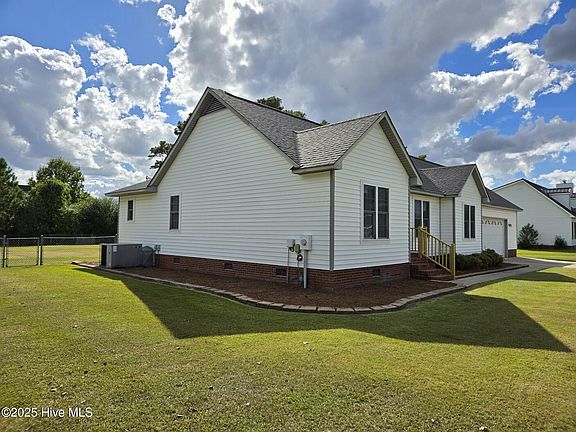 4th image of 939 Teakwood Drive