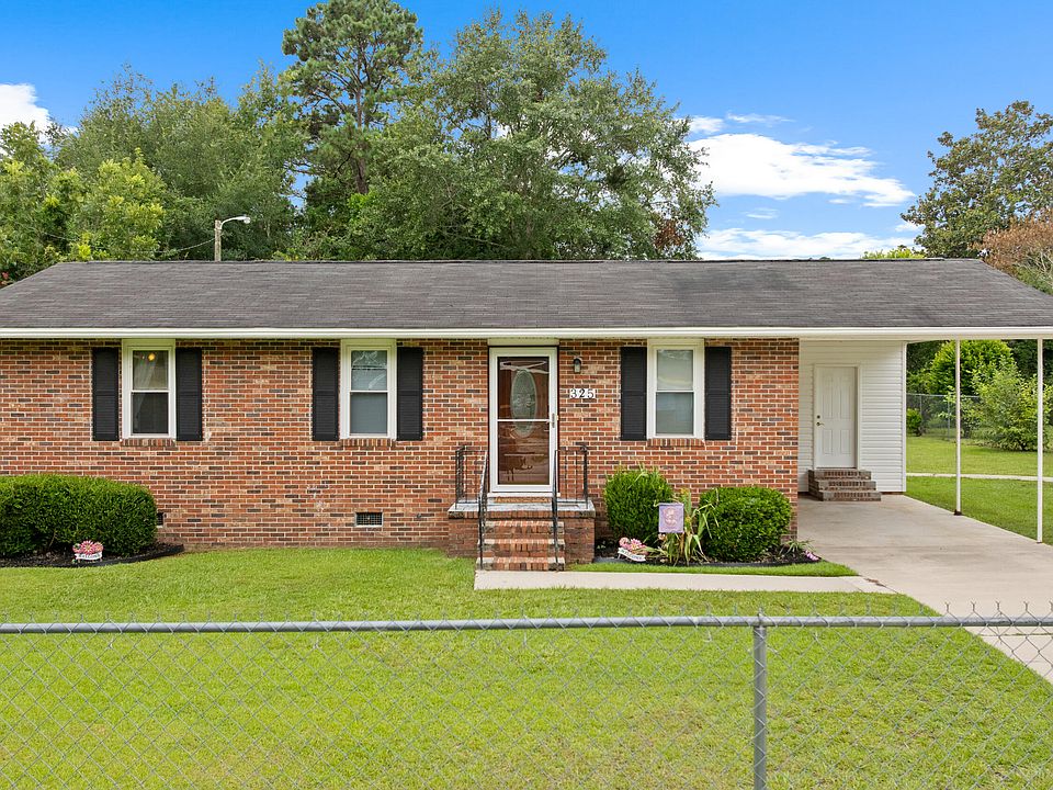 1st image of 325 Eastwood Cir
