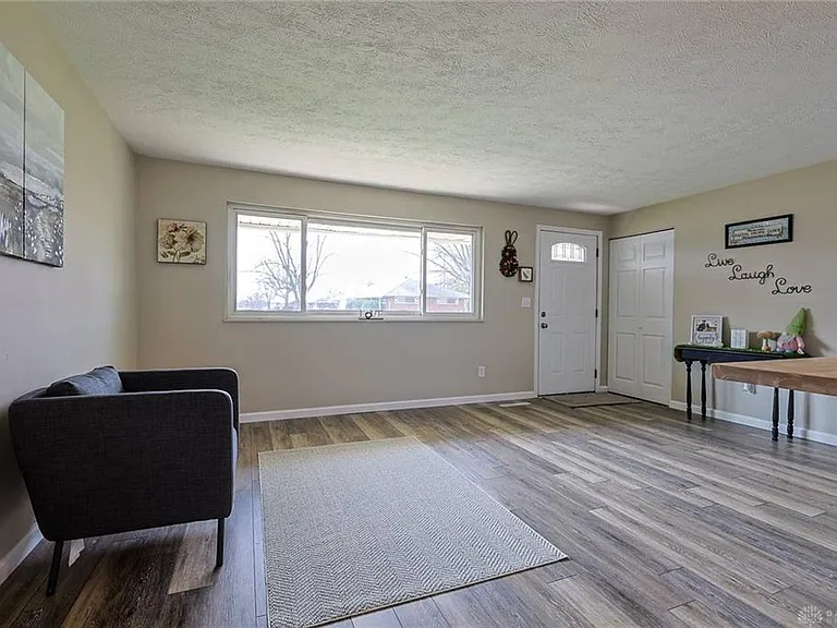 5595 Shady Oak St — Photo 8