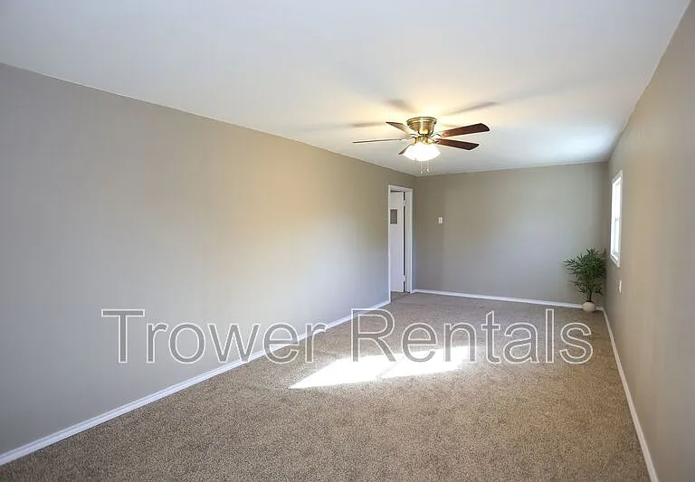 803 B Ave E — Photo 23