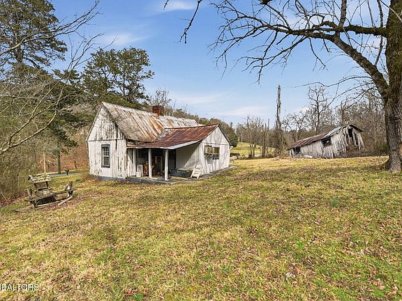 2nd image of 2942 Miller Rd