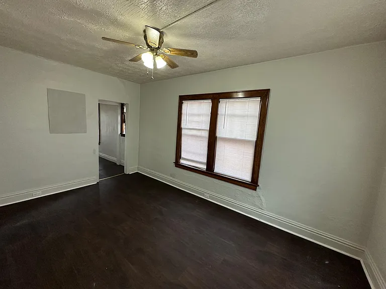 623 Jefferson Ave #4 — Photo 2