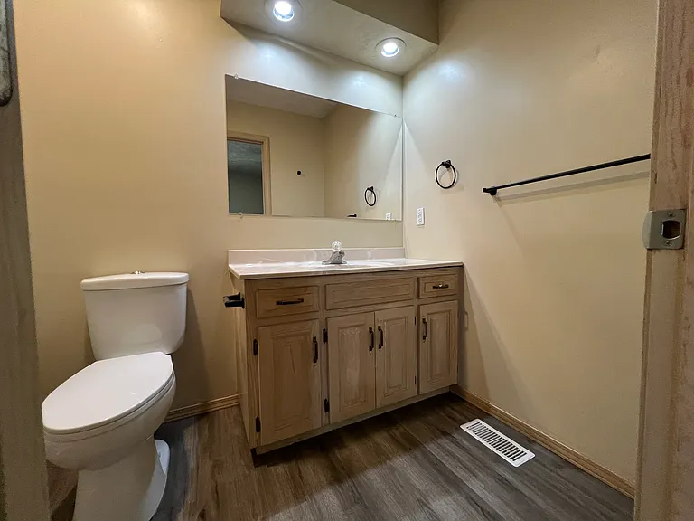 1538 S Saint Marys Ave — Photo 13