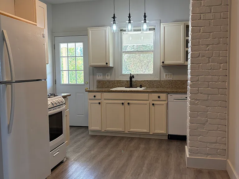 dishwasher is right of sink