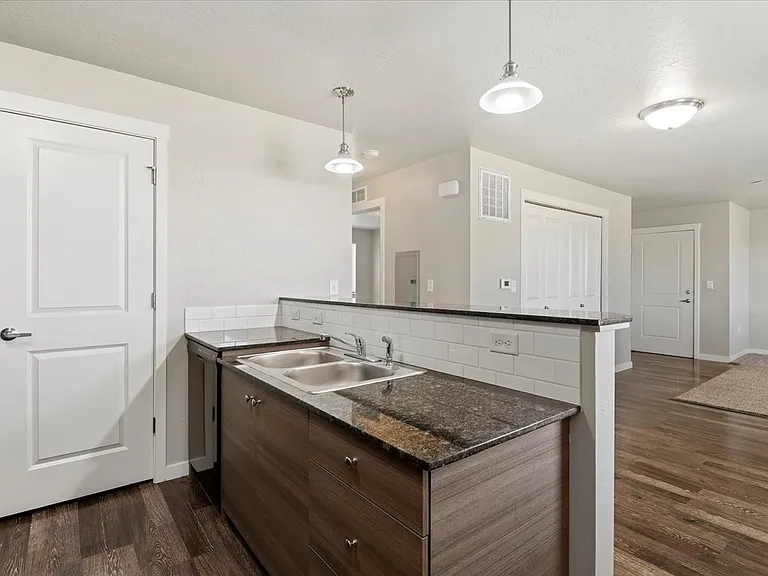 WhistleStop Apartments — Photo 23