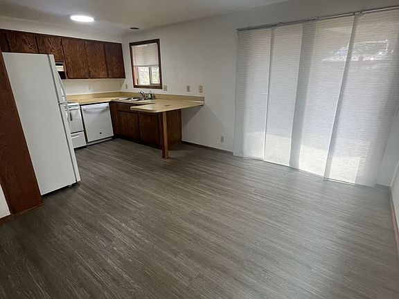 5th image of 4 Wolf Ln #57246