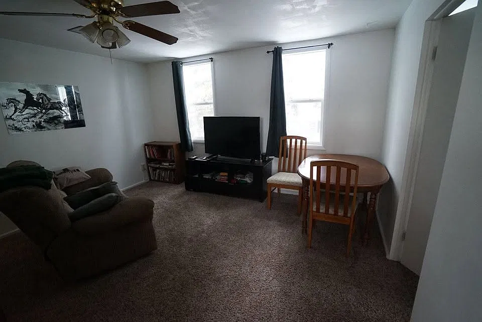 2 bed, 800 sqft, $800 — Photo 3