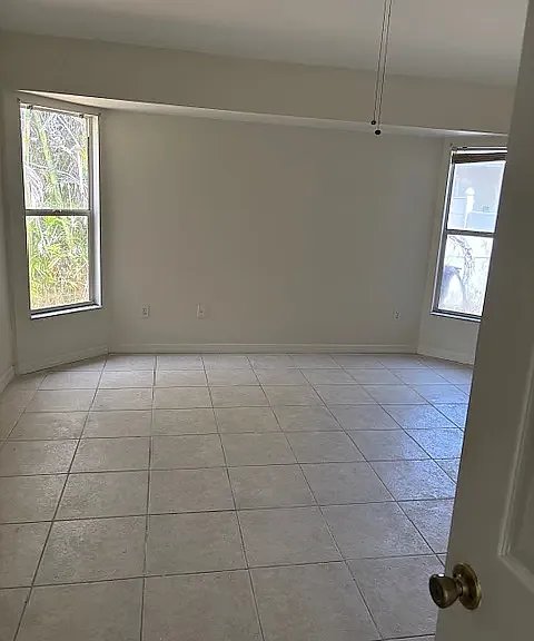 533 NW Avon Ave — Photo 6