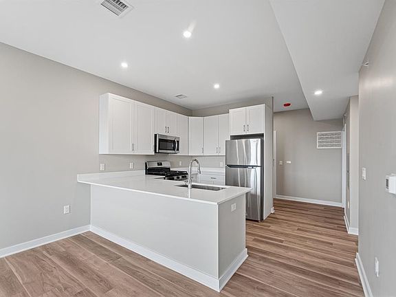 2nd image of 475 Communipaw Ave #505