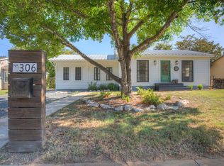 306 E Hackberry St, Fredericksburg, TX 78624