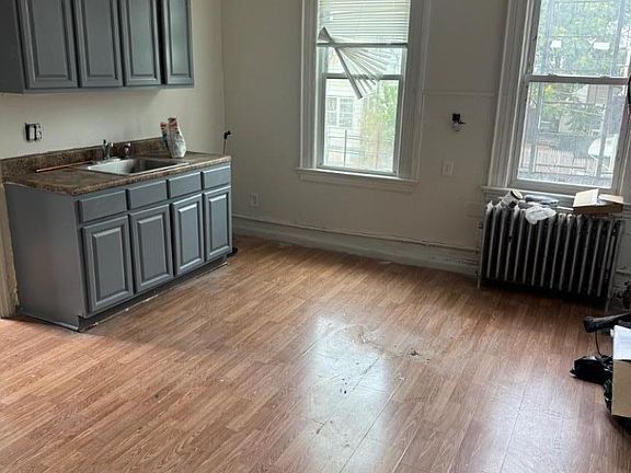 3rd image of 54 17Th Ave
