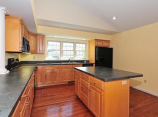 526 Kennelwoods Dr, Elverson, PA 19520