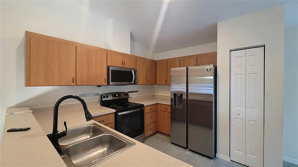 3 bed, 2.0 bath, 1200 sqft, $1,800 — Photo 3