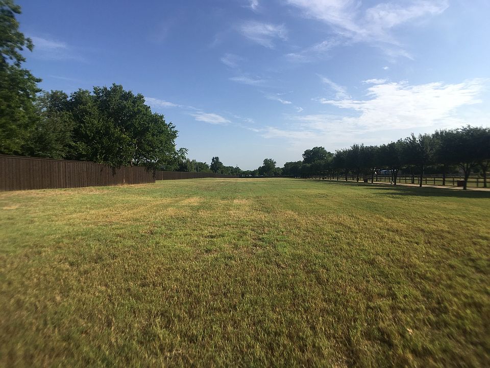 1st image of 2704 Clover Ln