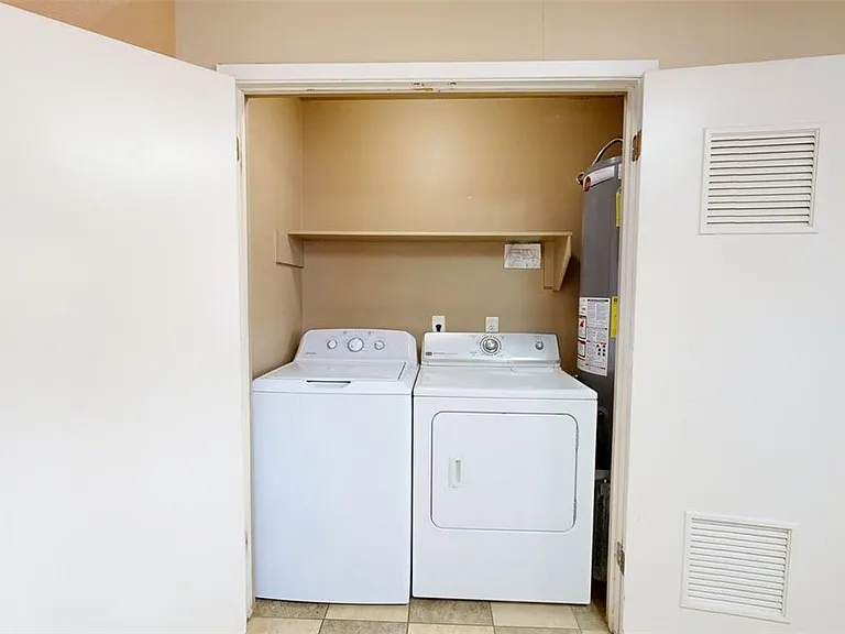 1724 Boardwalk Ct — Photo 35
