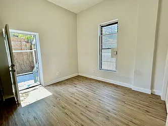 Rented by R New York