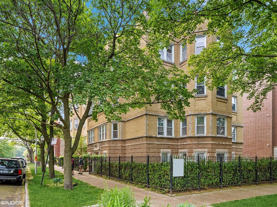 1st image of 3110 W Berteau Ave #2