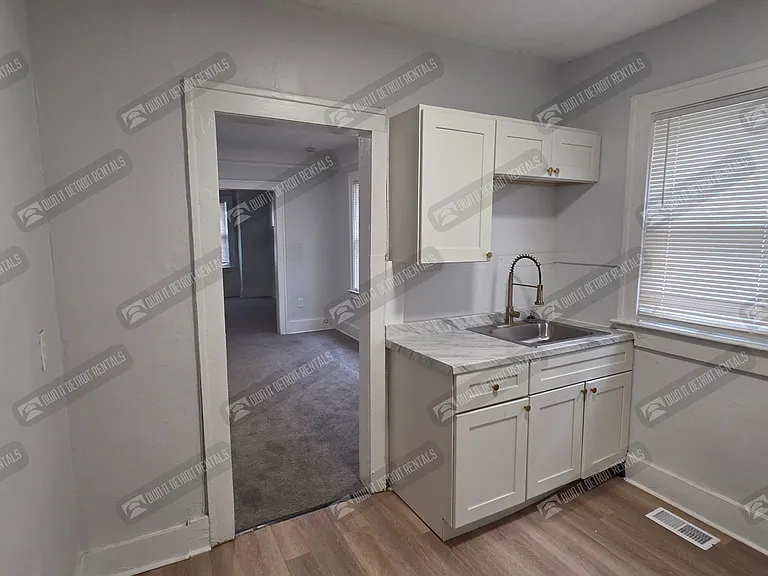 2500 Glendale St — Photo 16