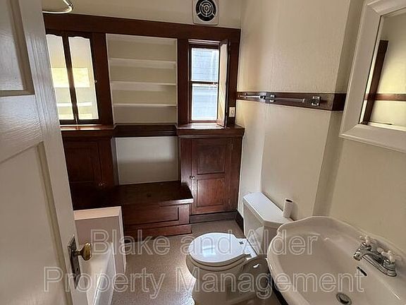 5th image of 2825 NE 27th Ave