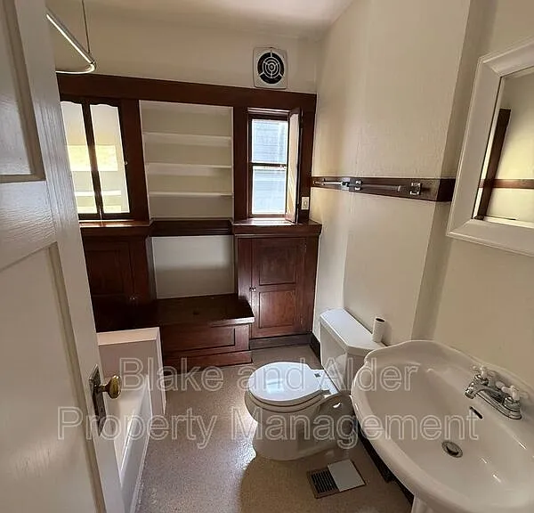 2825 NE 27th Ave — Photo 5