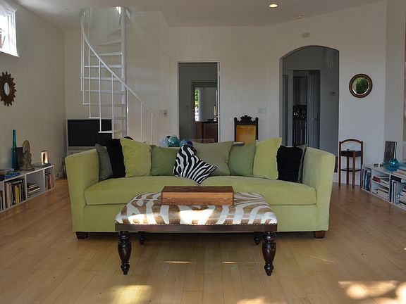 3rd image of 2320 32nd St