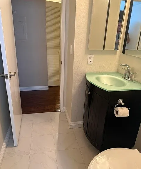 22135 Burbank Blvd — Photo 7
