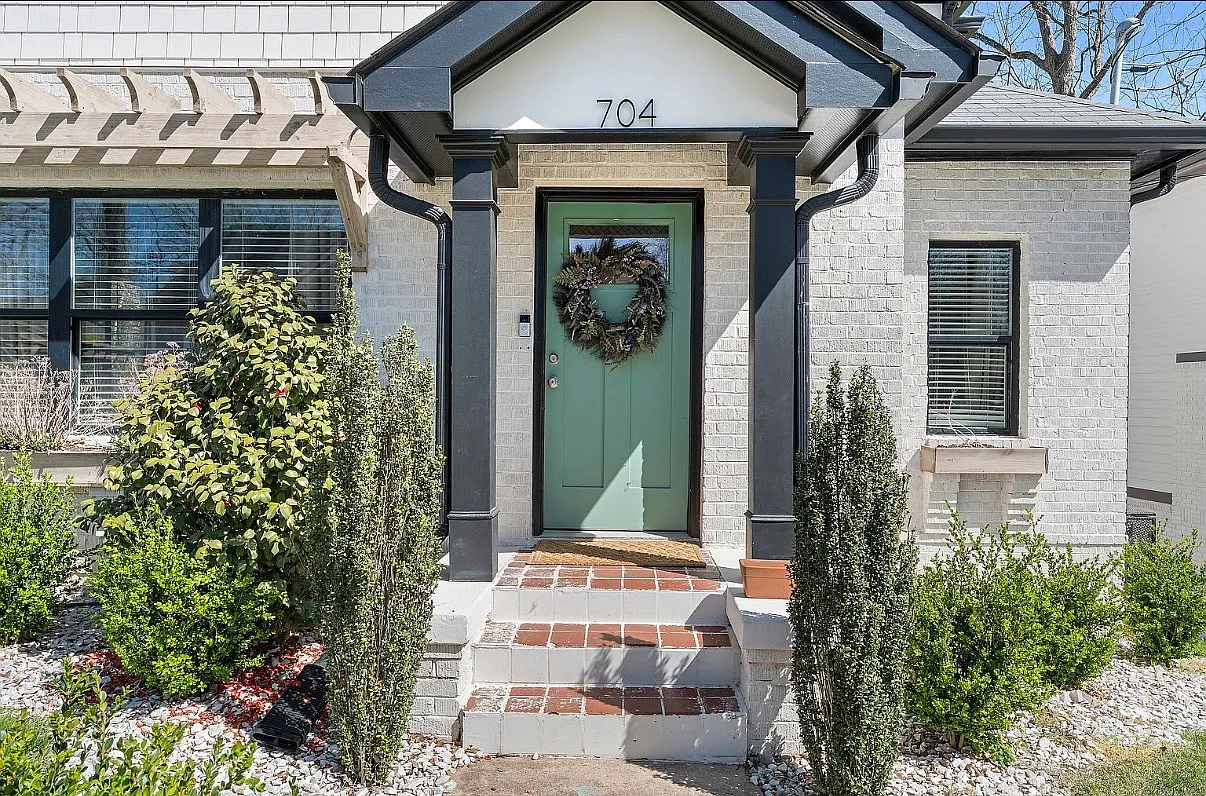 3 bed, 3.5 bath, 2000 sqft, $2,700 — Photo 4