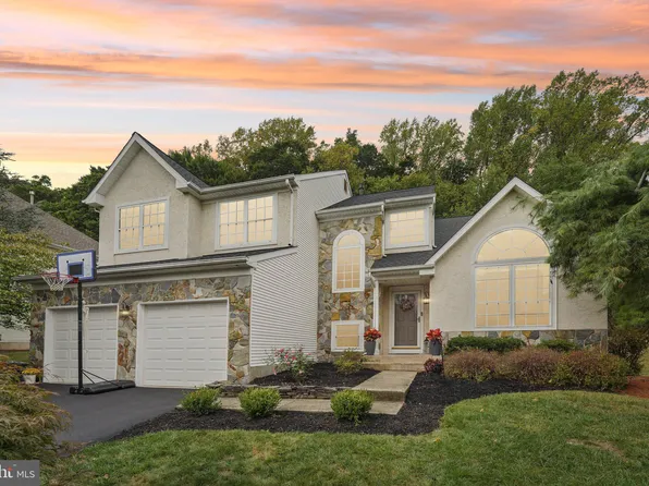 43 Cliveden Dr, Newtown, PA 18940