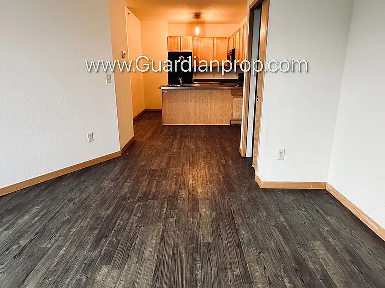 811 4th St SE #313 — Photo 8