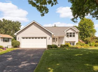 2409 Henslow Ave N, Oakdale, MN 55128