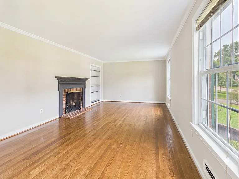 1519 Chauncey Ln — Photo 10
