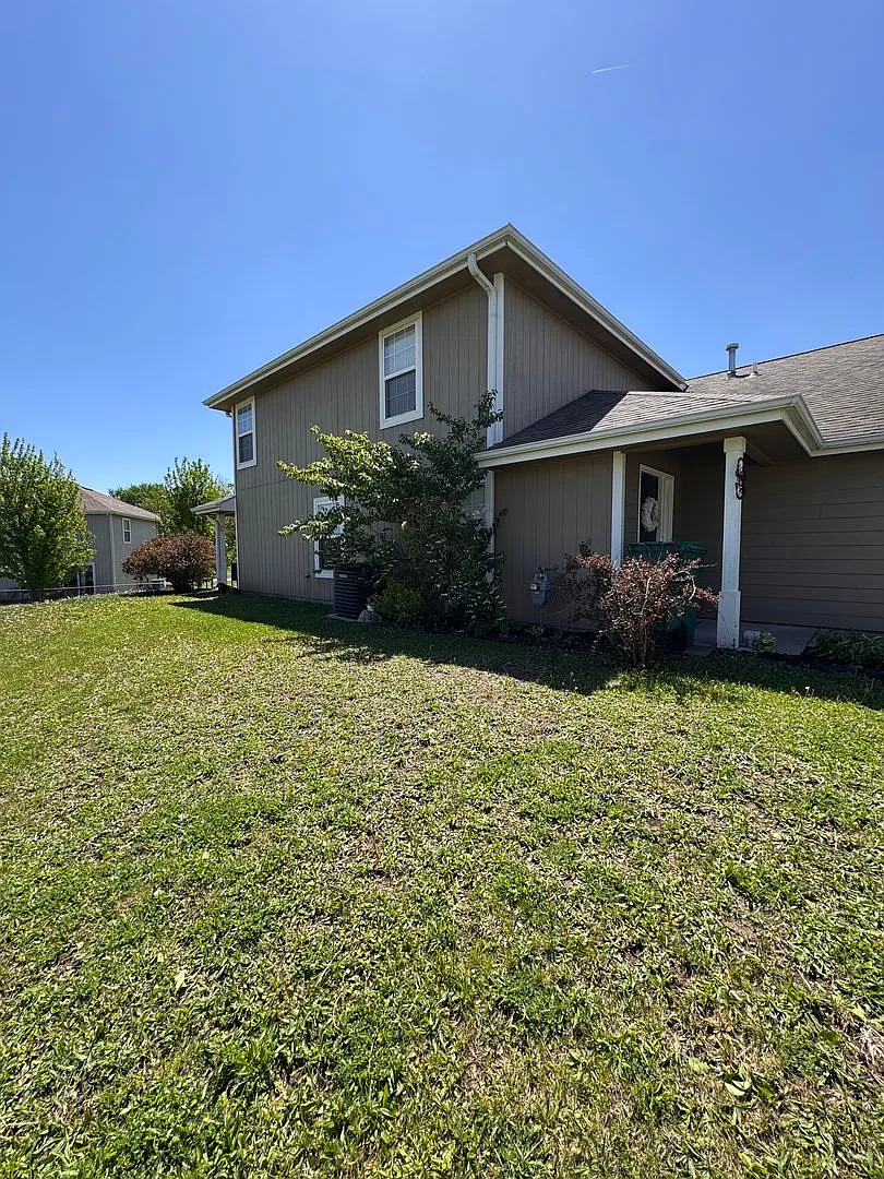 4 bed, 1794 sqft, $1,800 — Photo 2