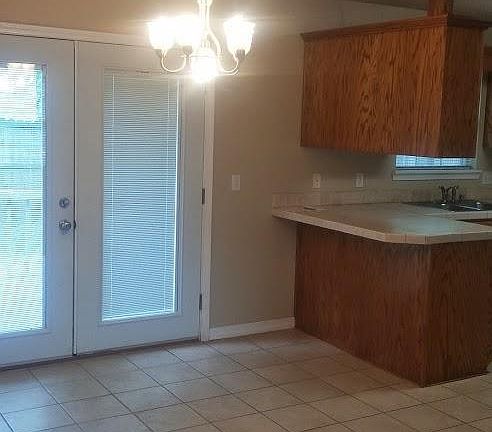 3rd image of 2772 E Holmes Dr