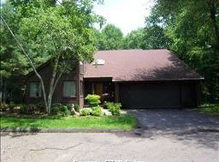 38 Ironwood Rd, West Hartford, CT 06117