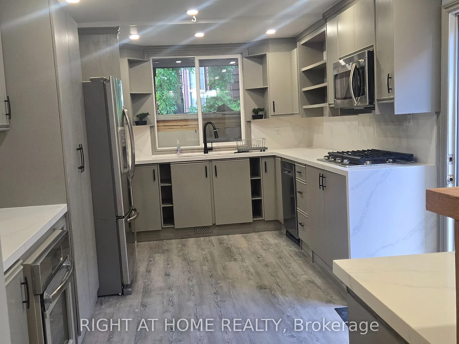 3 bed, $4,975 — Photo 4