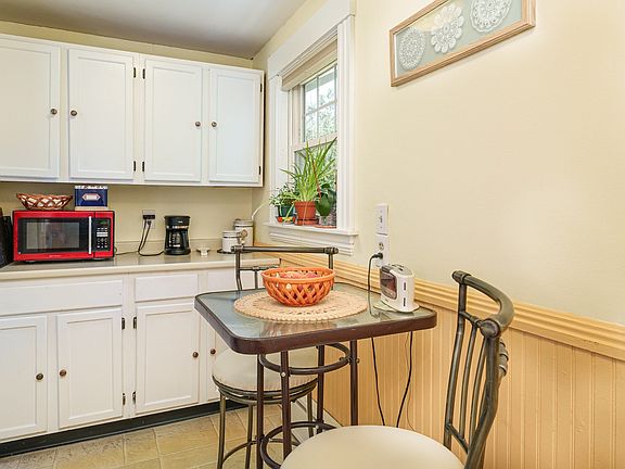 4th image of 36 Daniels St
