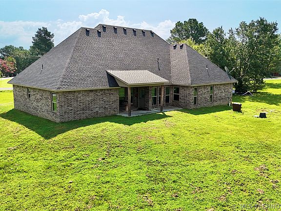 2nd image of 1104 Maple Ln