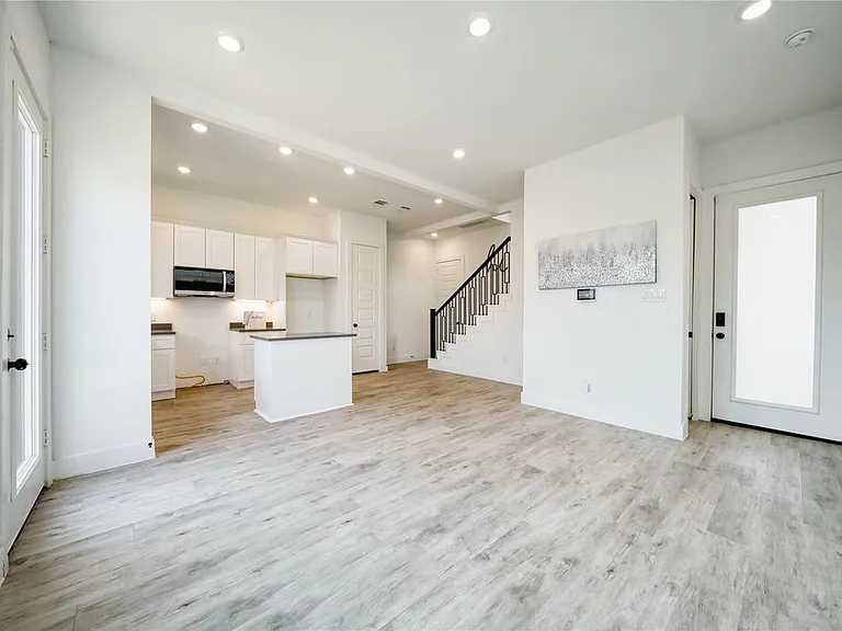 8107 Calhoun Rd — Photo 4