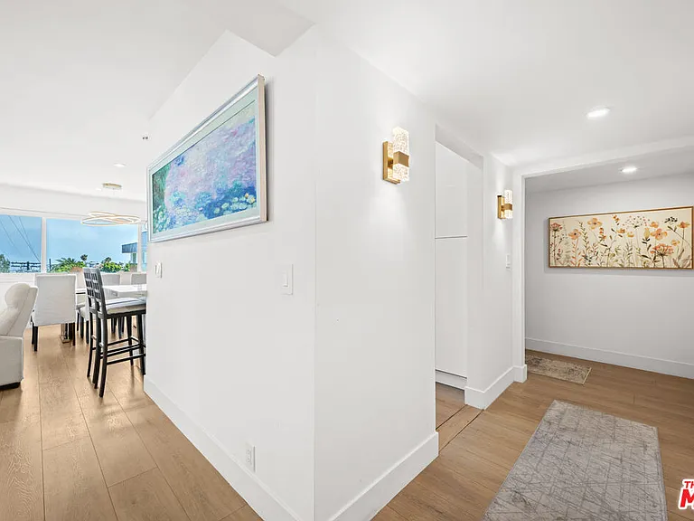 451 S Barrington Ave #302 — Photo 12